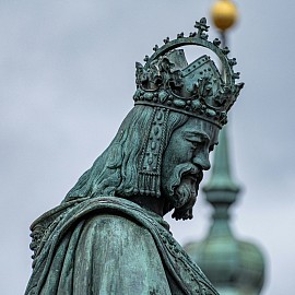 Wa Salomon pou l kòmanse pwojè konstriksyon kay Seyè a.